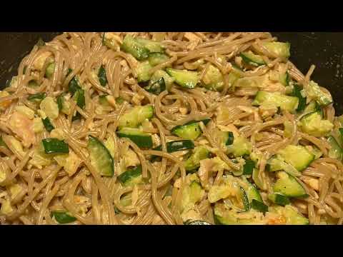 Easy tasty pasta with zucchini and smoked salmon / pasta met courgette en gerookte zalm