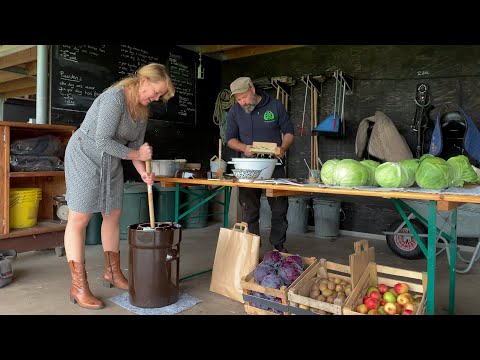 Verse Zuurkool Uit Het Vat: Een Heerlijke Traditionele Smaakexplosie