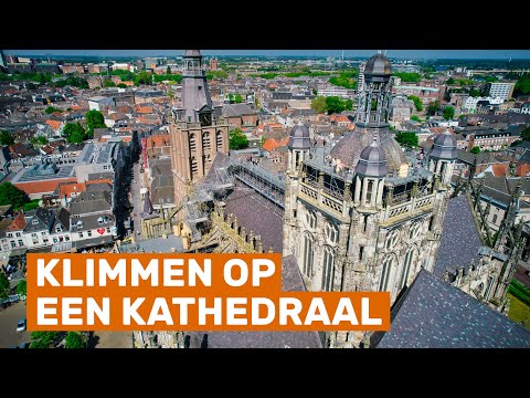 Lopen op het dak van de 800 jaar oude Sint-Jan in Den Bosch